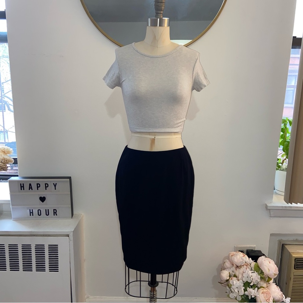 Vintage Escada pencil skirt, Size 34 (US size 4), in black
